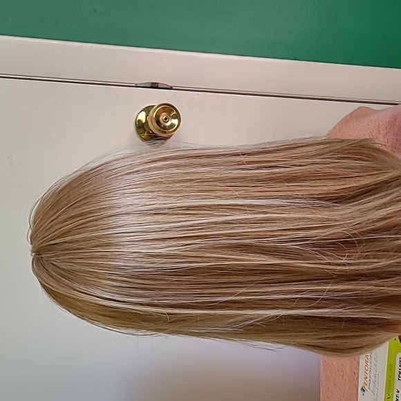 Wig - Picture 3 of 5